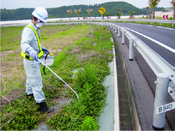 除草剤散布中